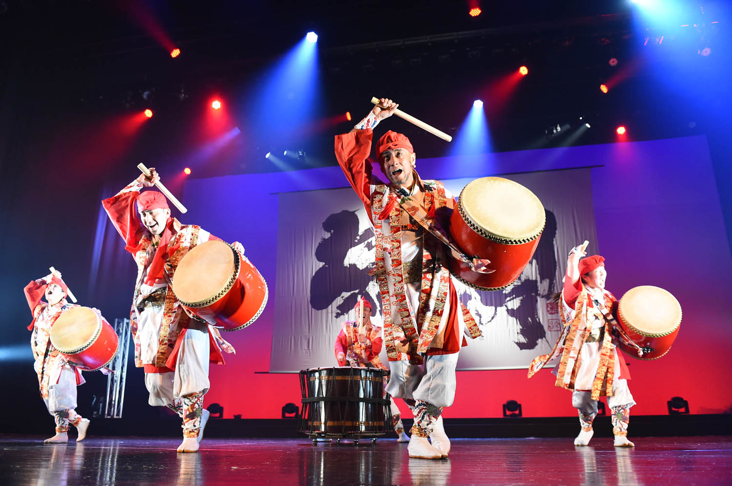 華やかな沖縄伝統芸能！おめでたいイベントやパーティーにお薦め！ 演奏家派遣・音楽家派遣ナビ musiciannavi